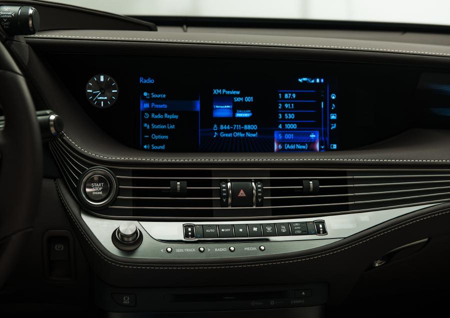 Детали интерьера Lexus LS500 2017 года  (NA) (фото 23 из 67)